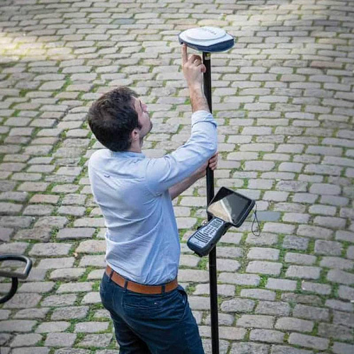 Приемник Spectra Geospatial SP85